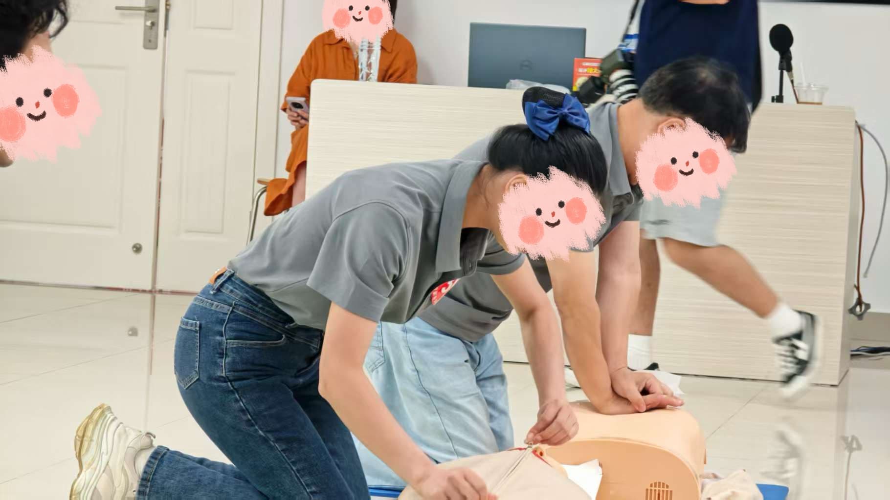 应急科普活动 - 急救包展示